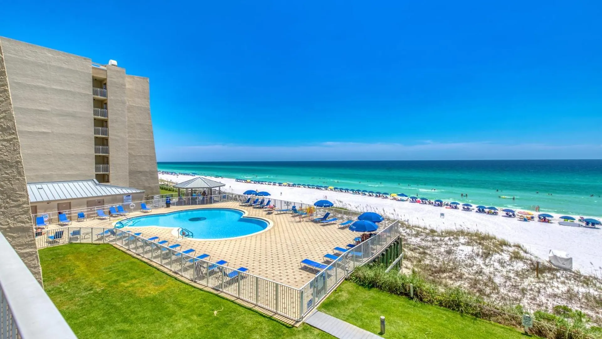 Beach House Condominiums C302 - Beachfront With Pool, Wifi, & Beach Service Destin 0*,