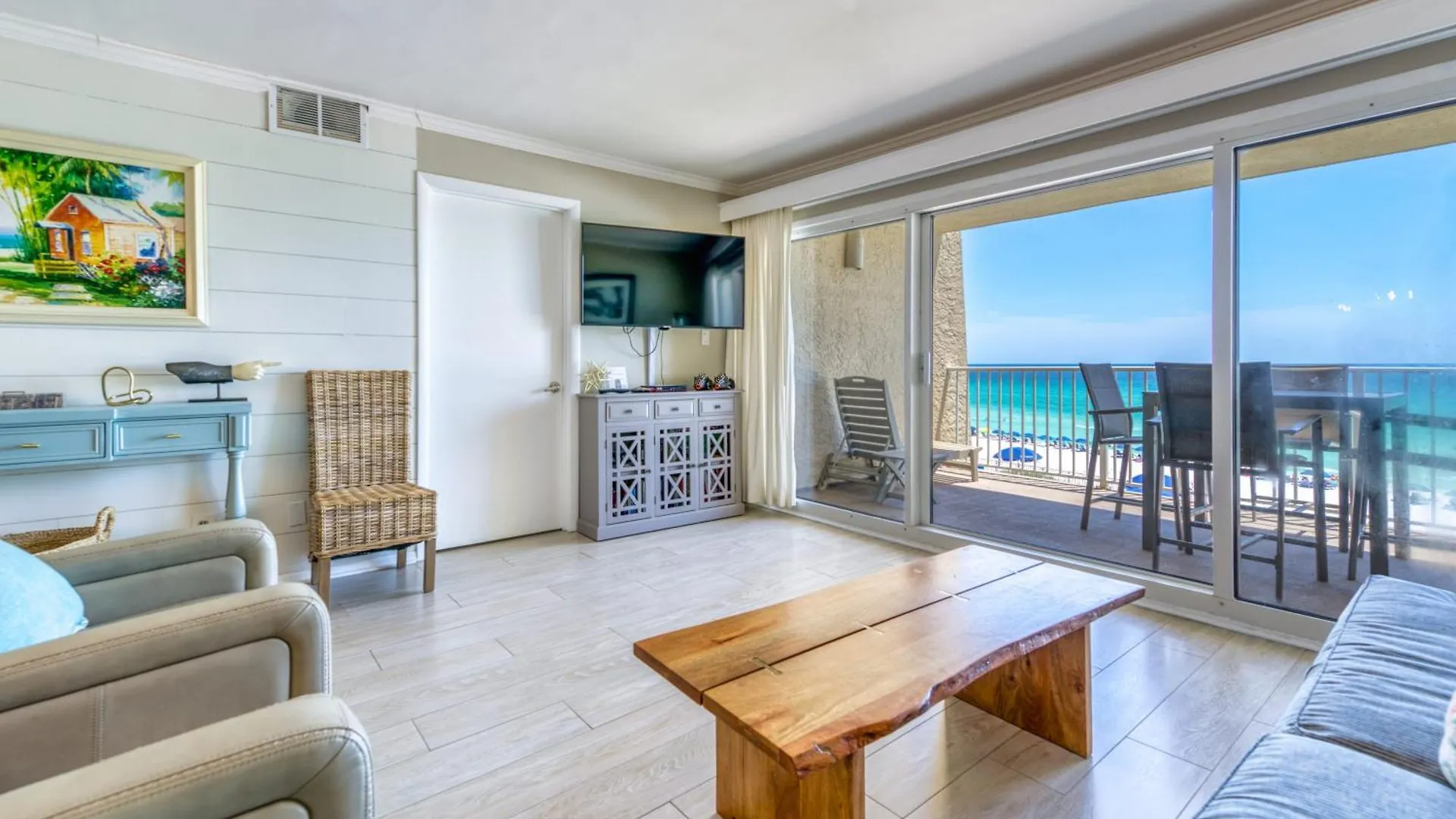 Beach House Condominiums C302 - Beachfront With Pool, Wifi, & Beach Service Destin 0*,