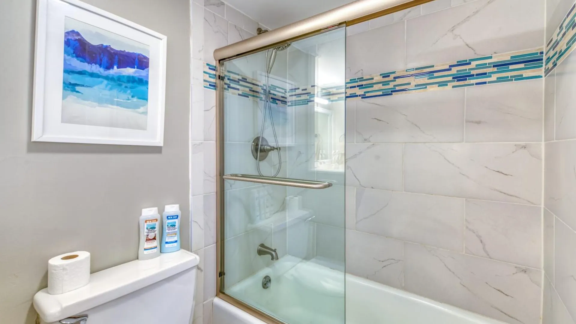 Beach House Condominiums C302 - Beachfront With Pool, Wifi, & Beach Service Destin Apartment
